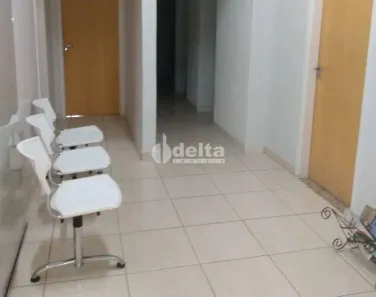 com 6 Quartos à venda, 137m² no Lídice, Uberlândia