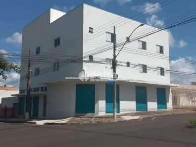 Apartamento com 3 Quartos para alugar, 140m² no Tibery, Uberlândia