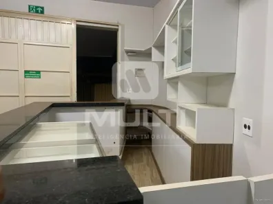 Galpão/Depósito/Armazém com 1 Quarto para alugar, 219m² no Saraiva, Uberlândia