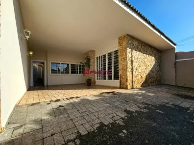 Casa com 3 Quartos para alugar, 211m² no Vila Paraíso, Limeira
