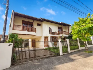 Casa com 4 Quartos para alugar, 242m² no Costa e Silva, Joinville