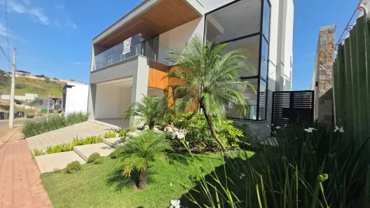 Casa de Condomínio com 4 Quartos à venda, 250m² no Salvaterra, Juiz de Fora