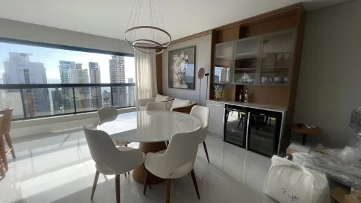 Apartamento com 3 Quartos para alugar, 130m² no Centro, Balneário Camboriú