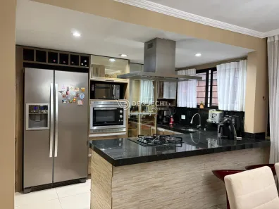 Casa com 3 Quartos à venda, 239m² no Água Verde, Curitiba