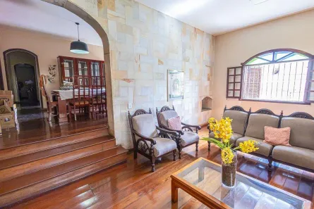 Casa com 5 Quartos à venda, 450m² no Universitário, Belo Horizonte