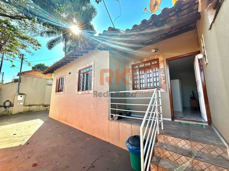 Casa com 3 quartos — Santa Amélia, Belo Horizonte