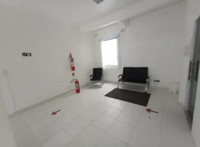Sala Comercial para alugar, 150m² no Parque 10 de Novembro, Manaus