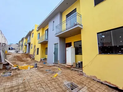 Casa de Condomínio com 2 Quartos à venda, 60m² no Laranjal, São Gonçalo