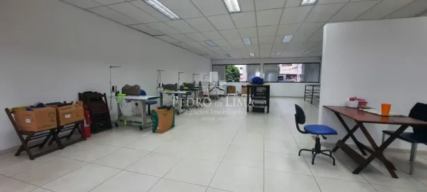 Galpão/Depósito/Armazém para alugar, 232m² no Chácara Seis de Outubro, São Paulo