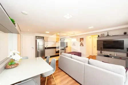 Apartamento com 2 Quartos para alugar, 65m² no Centro, Curitiba