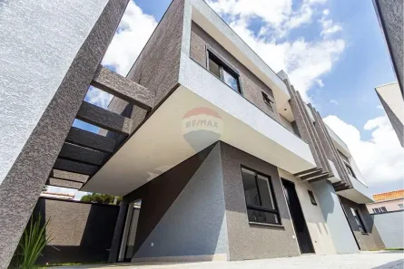 Sobrado com 3 Quartos à venda, 120m² no Uberaba, Curitiba