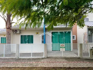 Casa com 2 Quartos para alugar, 60m² no Barra do Saí, Itapoá