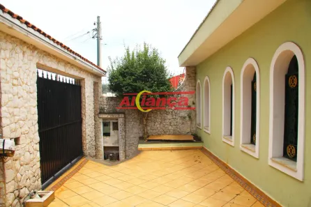Casa com 3 Quartos para alugar, 170m² no Vila Galvão, Guarulhos