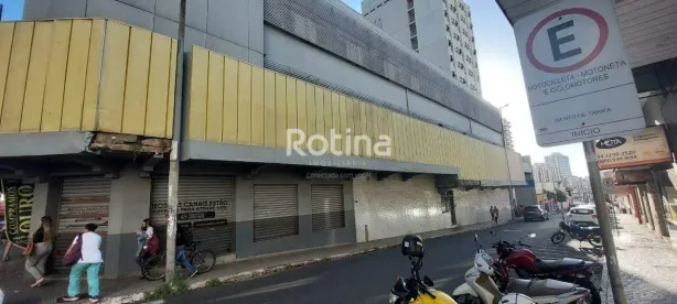 Sala Comercial para alugar, 916m² no Centro, Uberlândia