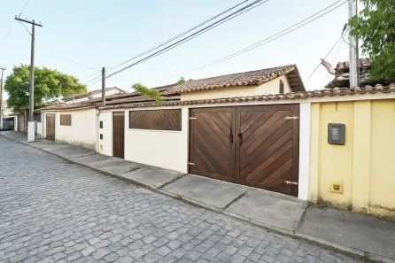 Casa de Condomínio com 2 Quartos à venda, 45m² no Santa Cruz da Serra, Duque de Caxias
