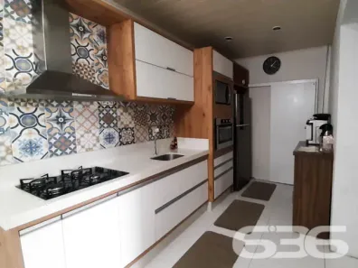 Sobrado com 8 Quartos à venda, 360m² no Aventureiro, Joinville