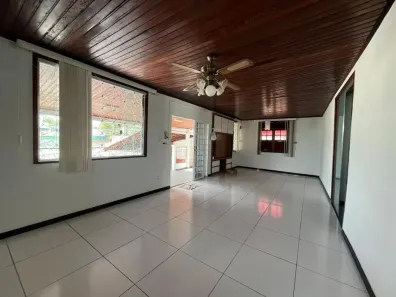 Casa com 4 Quartos para alugar, 400m² no Compensa, Manaus