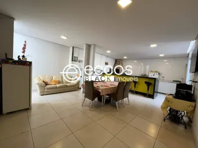 Casa com 5 Quartos à venda, 321m² no Jardim Europa, Uberlândia