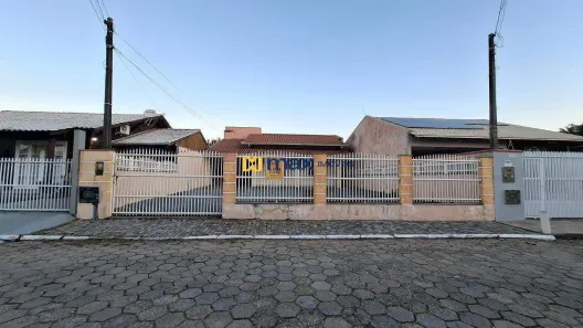 Casa com 4 Quartos para alugar, 140m² no Meia Praia, Navegantes