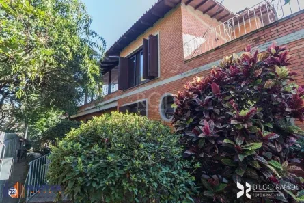 Casa com 4 Quartos à venda, 347m² no Medianeira, Porto Alegre