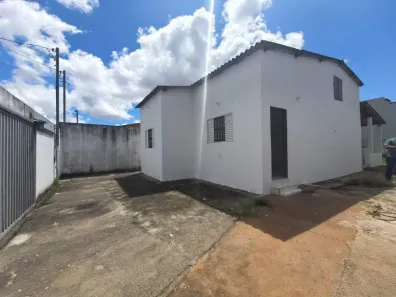 Casa com 3 Quartos para alugar, 90m² no Shopping Park, Uberlândia