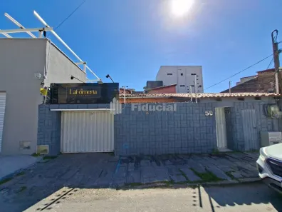 Casa com 7 Quartos à venda, 210m² no Guararapes, Fortaleza