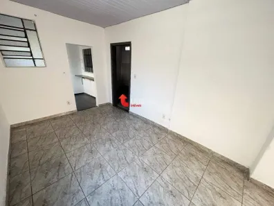 Casa com 2 Quartos para alugar, 45m² no Sagrada Família, Belo Horizonte