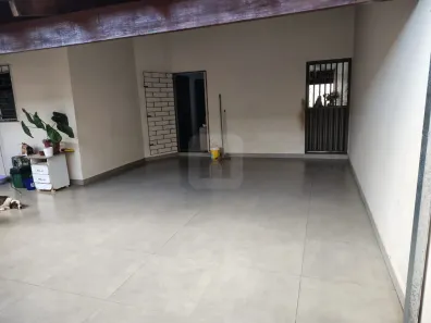 Casa com 3 Quartos à venda, 210m² no Santa Mônica, Uberlândia