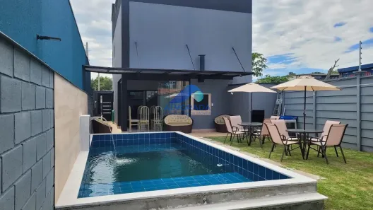 Sobrado com 3 Quartos à venda, 230m² no Jardim Jacinto, Jacareí