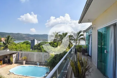 Casa com 3 Quartos à venda, 300m² no Piratininga, Niterói