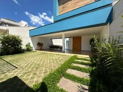 Sobrado com 3 Quartos à venda, 243m² no Canadá, Cascavel