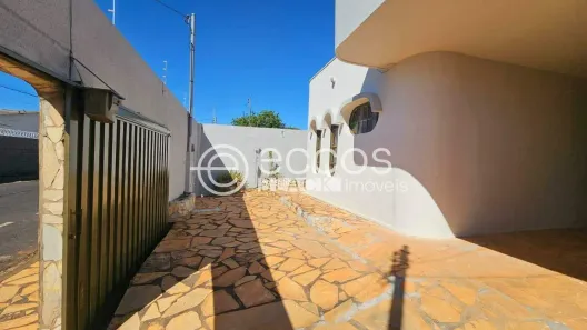 Casa com 4 Quartos à venda, 244m² no Santa Marta, Uberaba