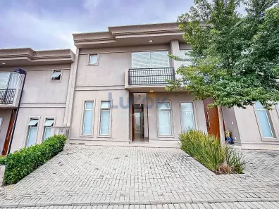 Casa com 3 Quartos à venda, 134m² no Chácaras Silvania, Valinhos