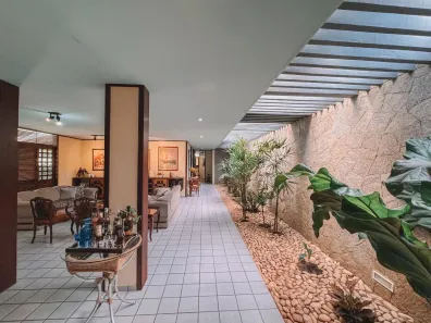 Casa com 3 Quartos à venda, 285m² no Candelária, Natal