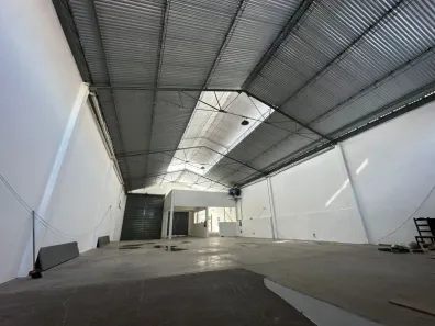 Galpão/Depósito/Armazém com 1 Quarto para alugar, 540m² no Lagoinha, Belo Horizonte