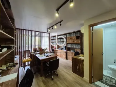 Ponto Comercial à venda, 100m² no Quarteirão Brasileiro, Petrópolis