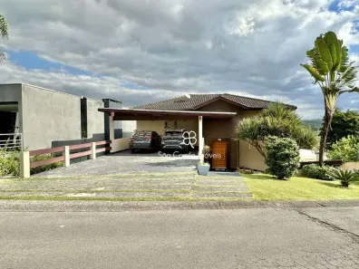 Casa de Condomínio com 3 Quartos à venda, 330m² no Golf Gardens, Carapicuíba