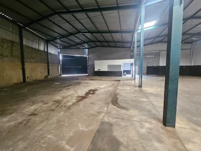 Galpão/Depósito/Armazém à venda, 700m² no Parque Oeste Industrial, Goiânia