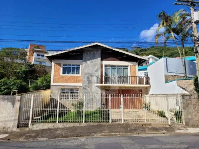 Casa com 4 Quartos à venda, 314m² no Jardim dos Estados, Poços de Caldas