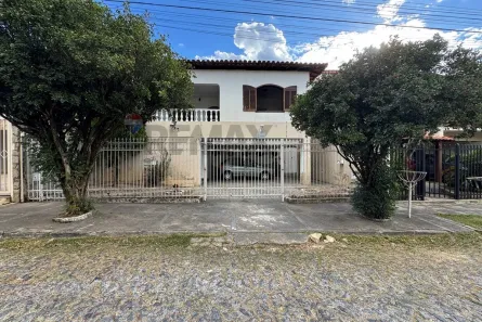 Casa com 3 Quartos à venda, 233m² no Santa Amélia, Belo Horizonte