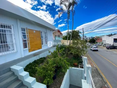 Casa com 4 Quartos à venda, 139m² no Barreiros, São José