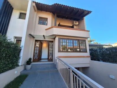 Casa com 4 Quartos à venda, 307m² no Vila Assunção, Porto Alegre