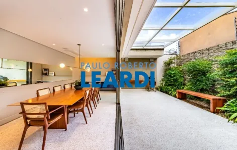 Casa com 3 Quartos à venda, 260m² no Vila Madalena, São Paulo