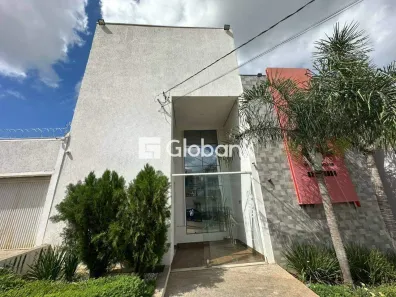 Imóvel Comercial com 3 Quartos para alugar, 150m² no Ibituruna, Montes Claros