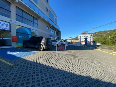 Sala Comercial para alugar, 200m² no Velha, Blumenau