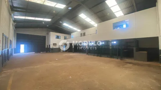 Galpão/Depósito/Armazém à venda, 615m² no Umuarama, Uberlândia