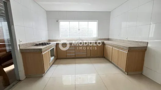 Casa com 4 Quartos para alugar, 352m² no Jardim das Palmeiras, Uberlândia