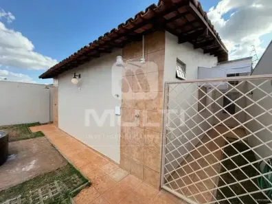 Casa com 3 Quartos à venda, 125m² no Segismundo Pereira, Uberlândia