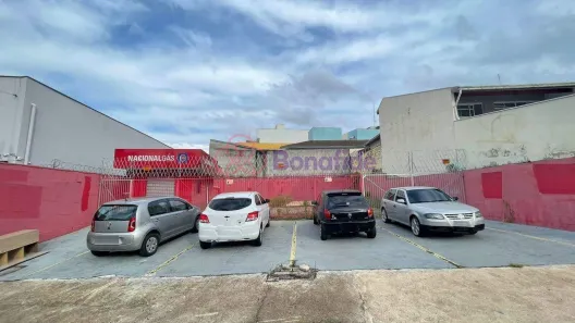 para alugar, 550m² no Jardim Pacaembu, Jundiaí