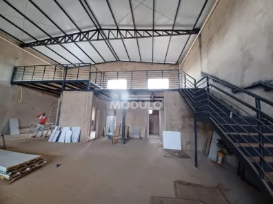 Galpão/Depósito/Armazém para alugar, 360m² no Novo Mundo, Uberlândia